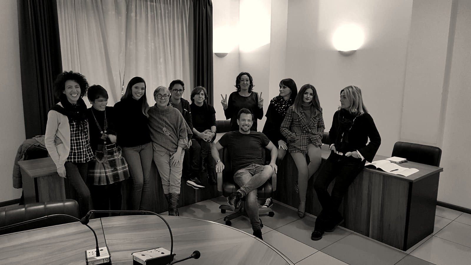 Francesco Dettori con un team aziendale al termine di una formazione